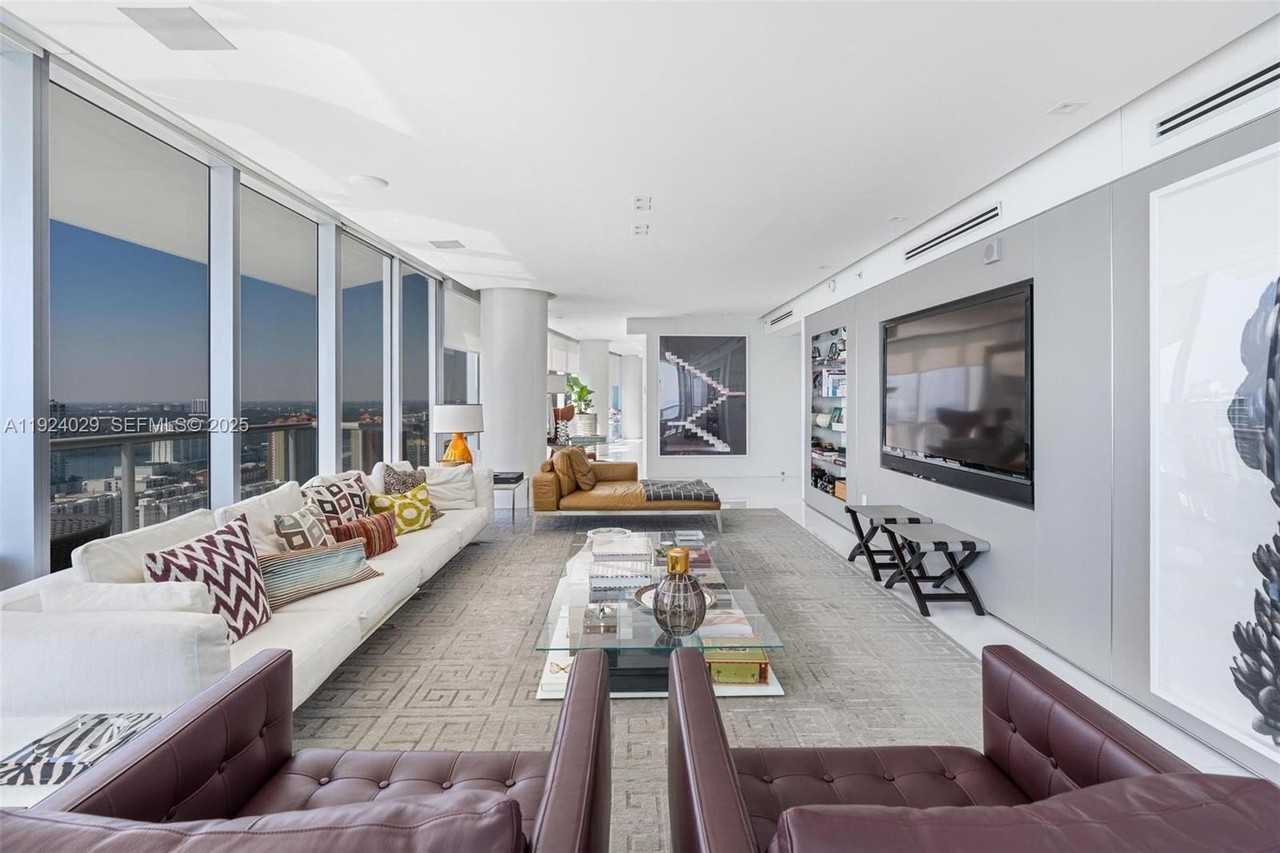 17121 Collins Ave #3201 - Photo 4 of 36