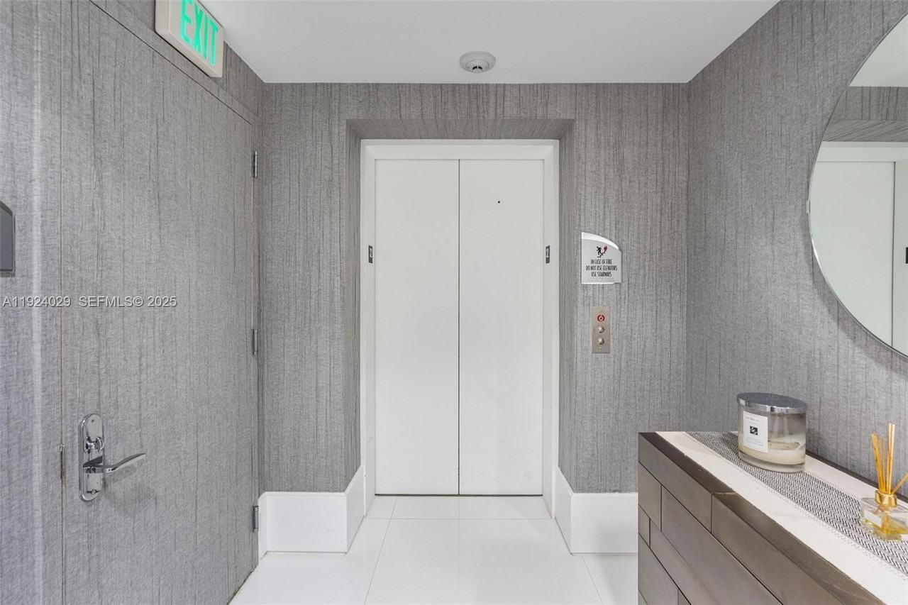 17121 Collins Ave #3201 - Photo 5 of 36