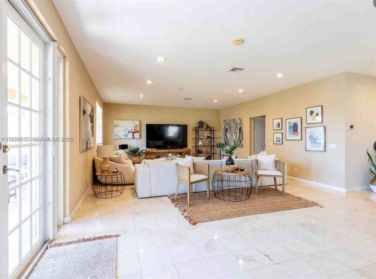 665 Nandina Dr #665 - Photo 5 of 8