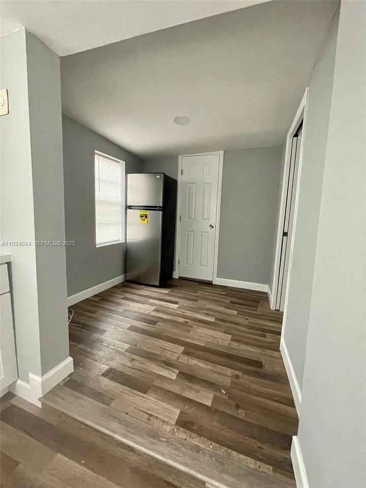 3003 Nw 45th St #A - Photo 6 of 37