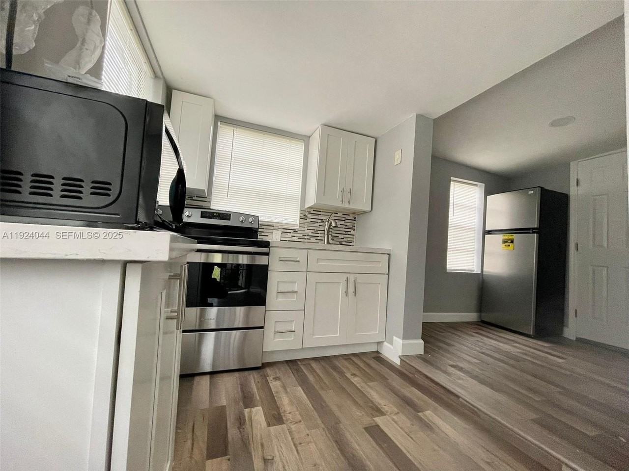 3003 Nw 45th St #A - Photo 7 of 37