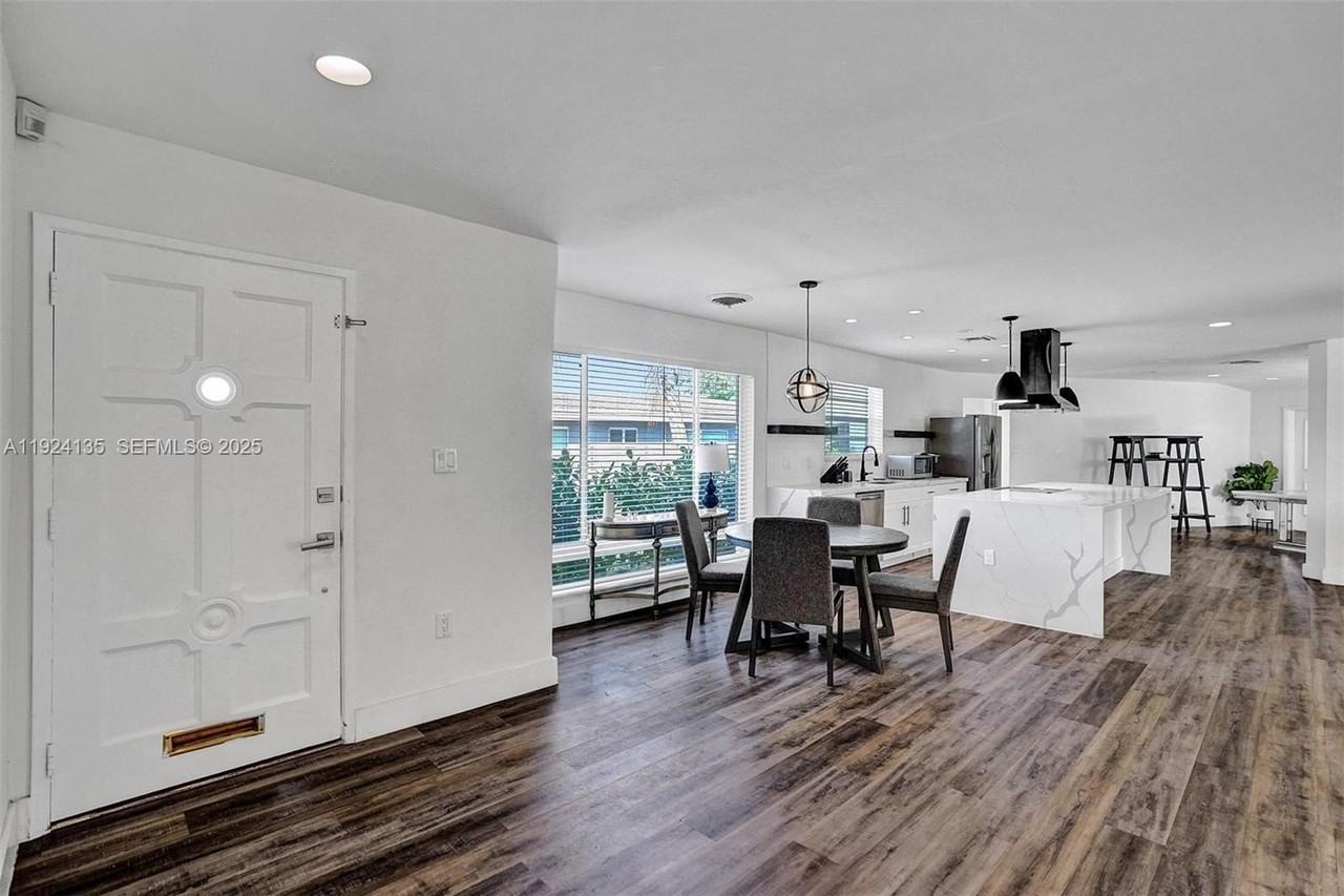 2106 Northeast 16th Avenue - Photo 4 of 29