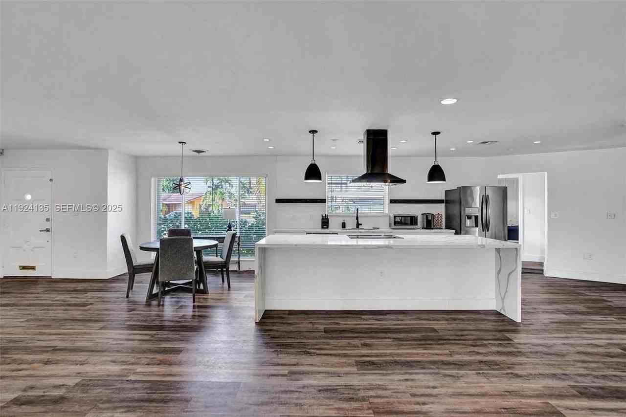 2106 Northeast 16th Avenue - Photo 6 of 29