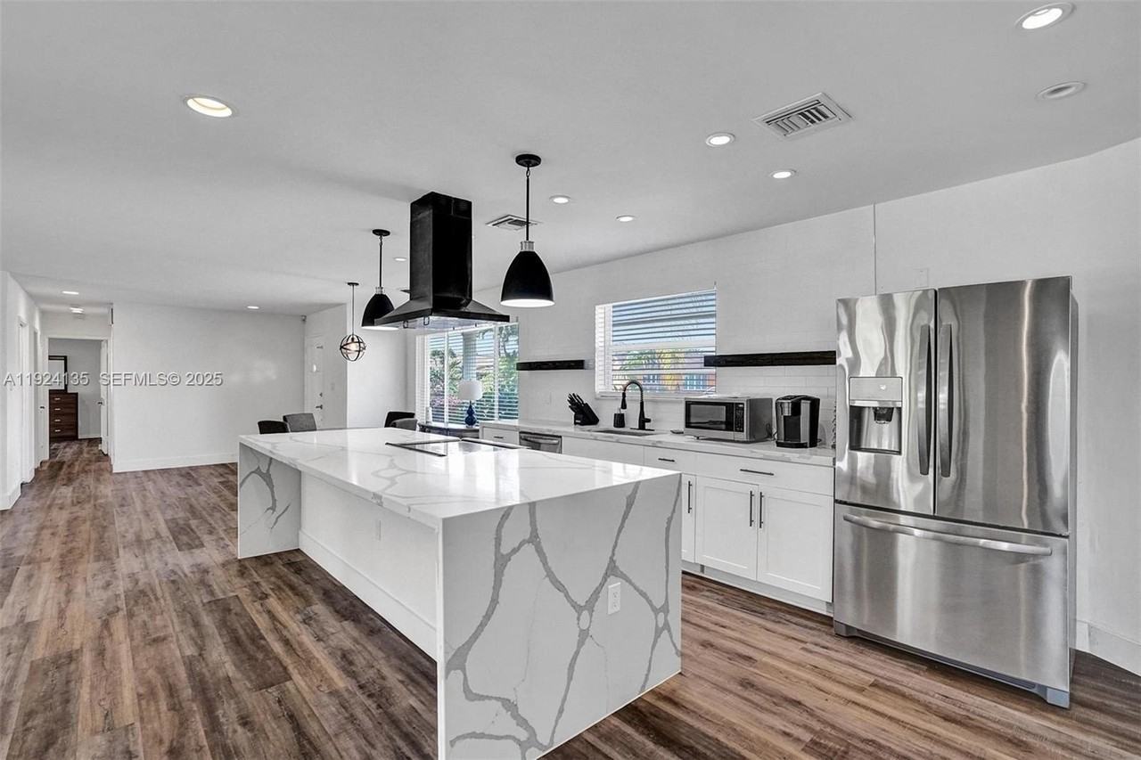 2106 Northeast 16th Avenue - Photo 7 of 29