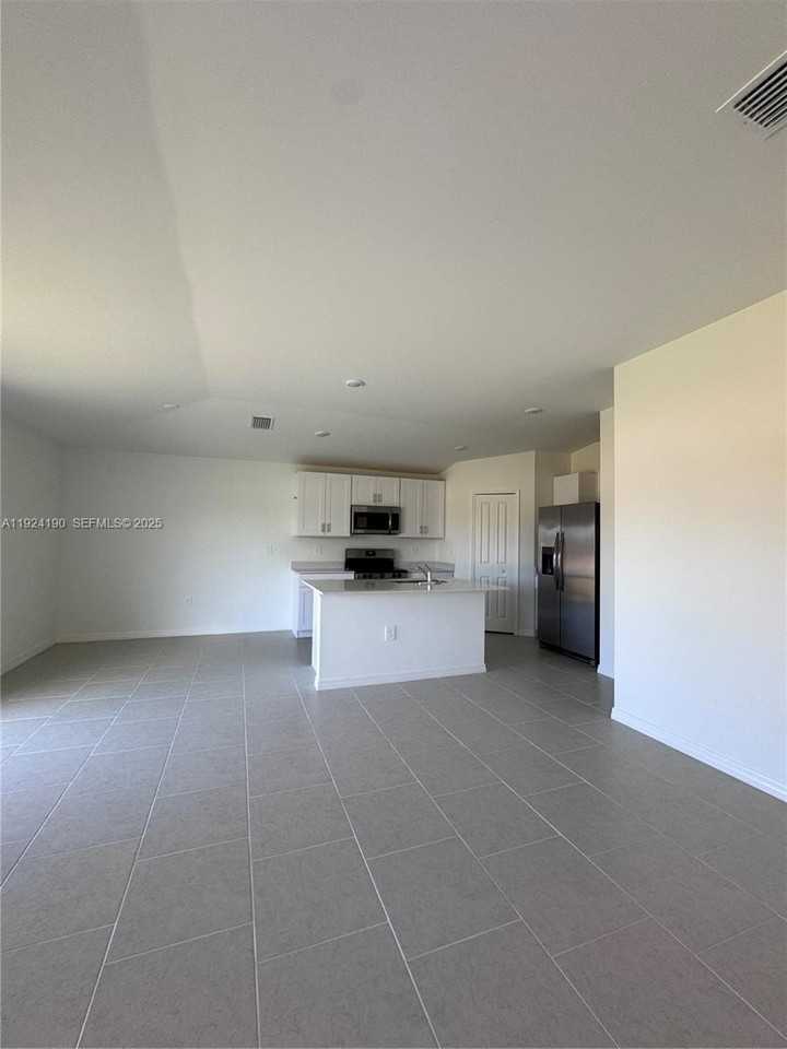 17200 Cantu Ct #17200 - Photo 7 of 16