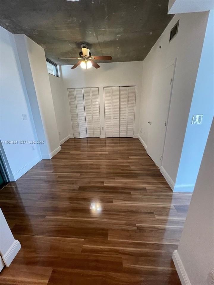 455 Ne 25th St #703 - Photo 3 of 5