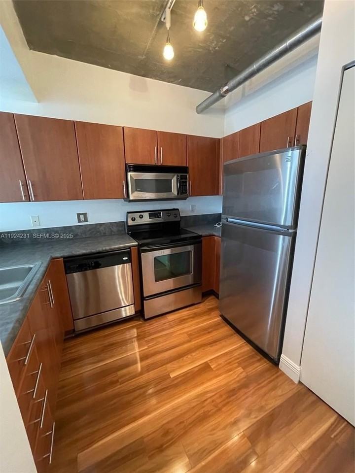 455 Ne 25th St #703 - Photo 4 of 5