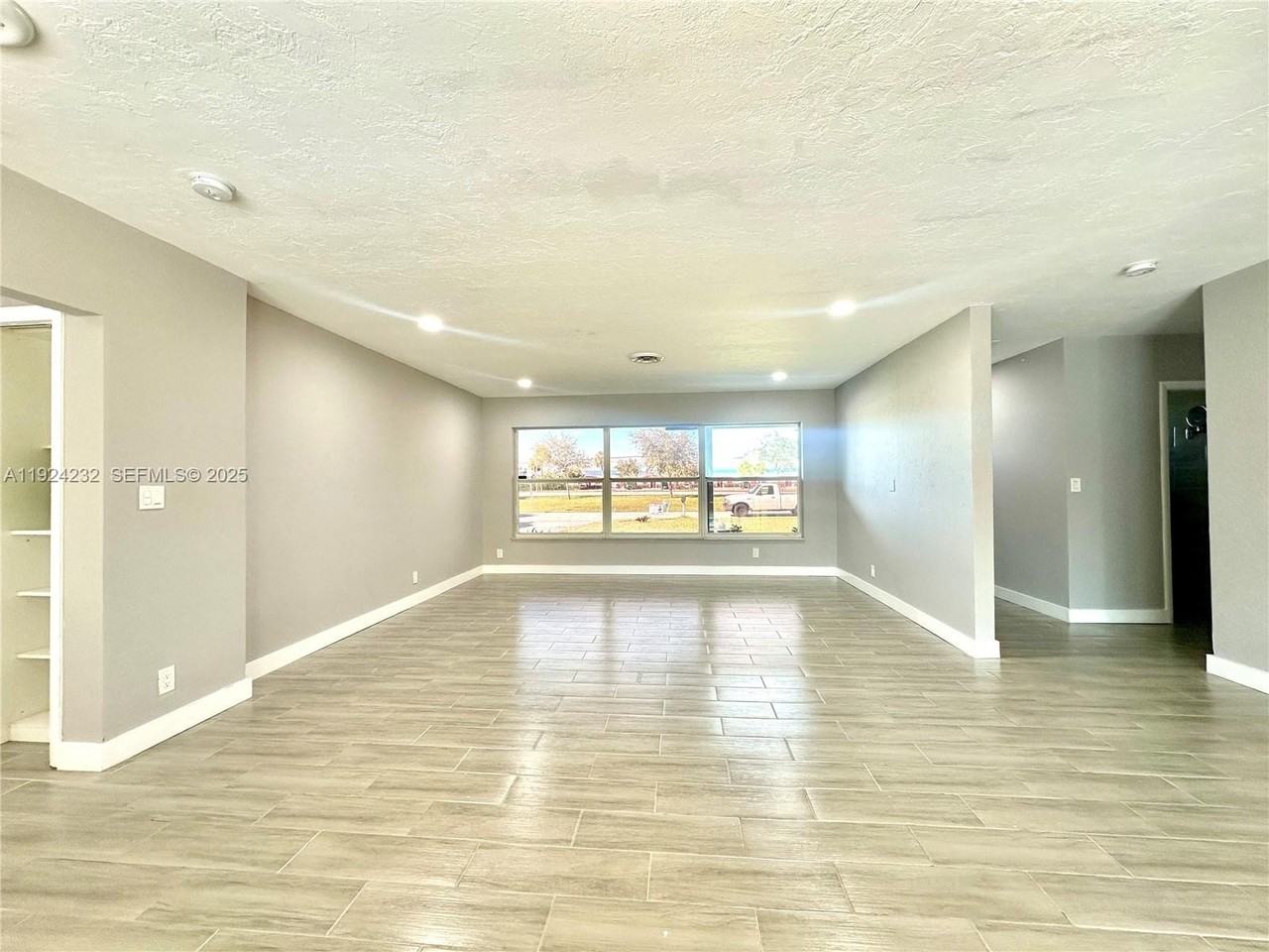 912 Ne 9th Ct - Photo 4 of 20