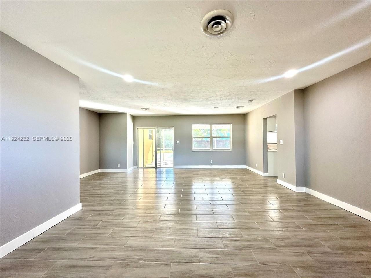 912 Ne 9th Ct - Photo 5 of 20