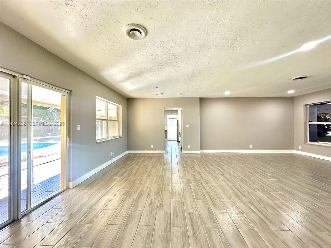 912 Ne 9th Ct - Photo 6 of 20