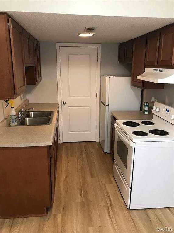 8 Jardin Court #E - Photo 4 of 7