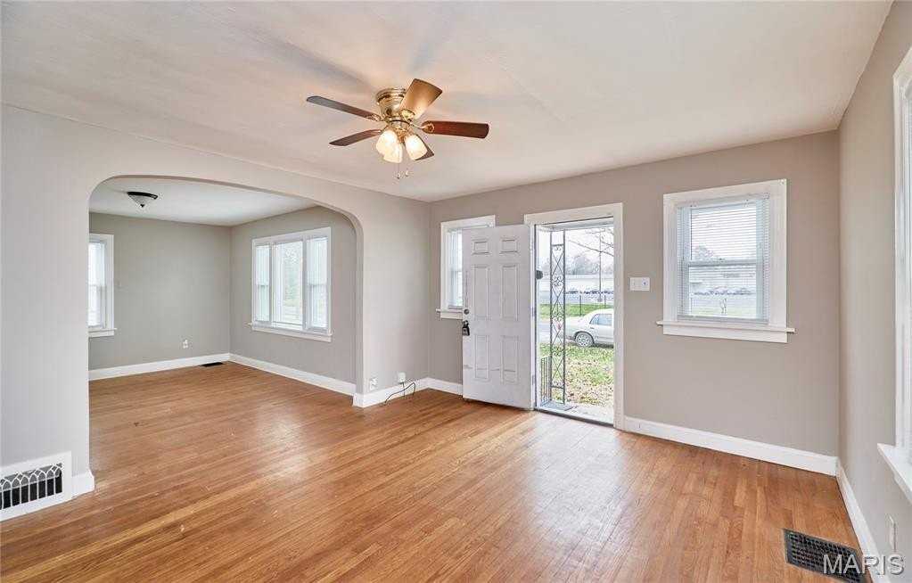 11921 Larimore Rd - Photo 6 of 26