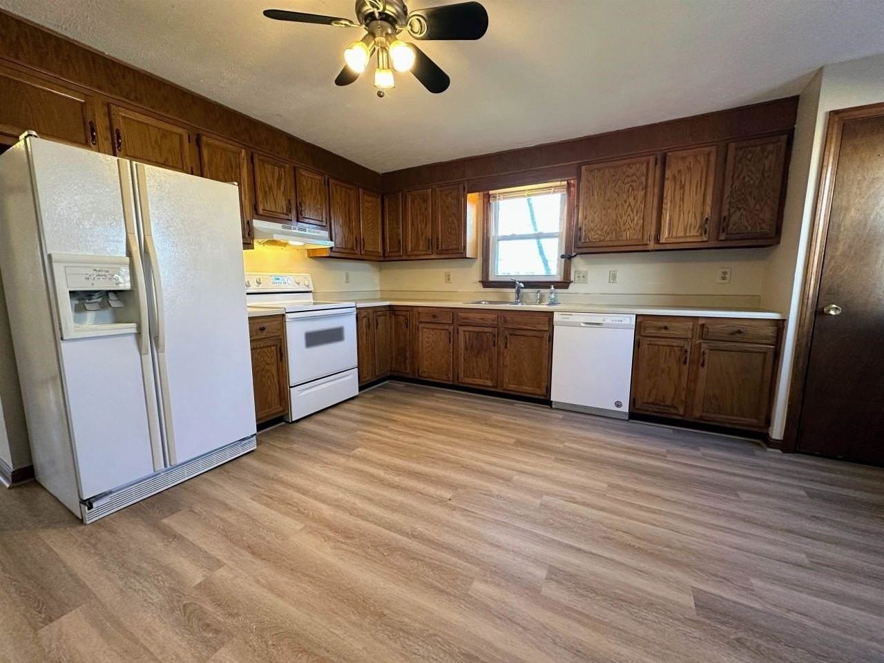 33 Elwood Ave #B - Photo 5 of 19