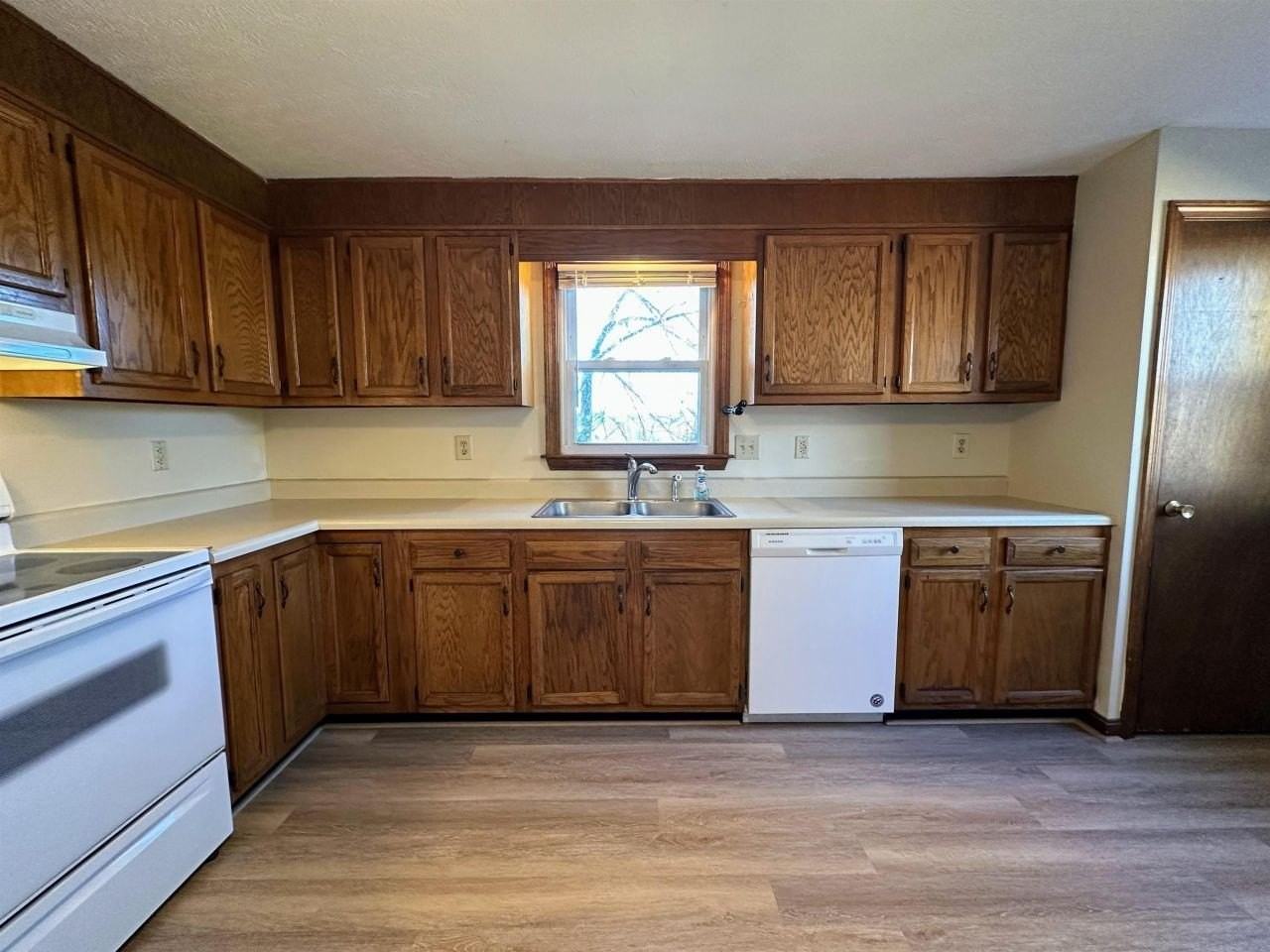 33 Elwood Ave #B - Photo 7 of 19