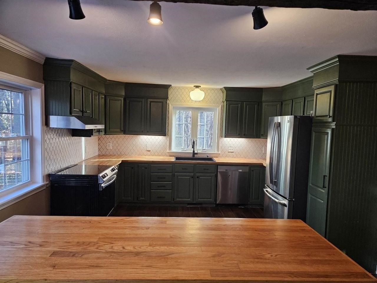 38 Piscataqua Rd - Photo 3 of 22