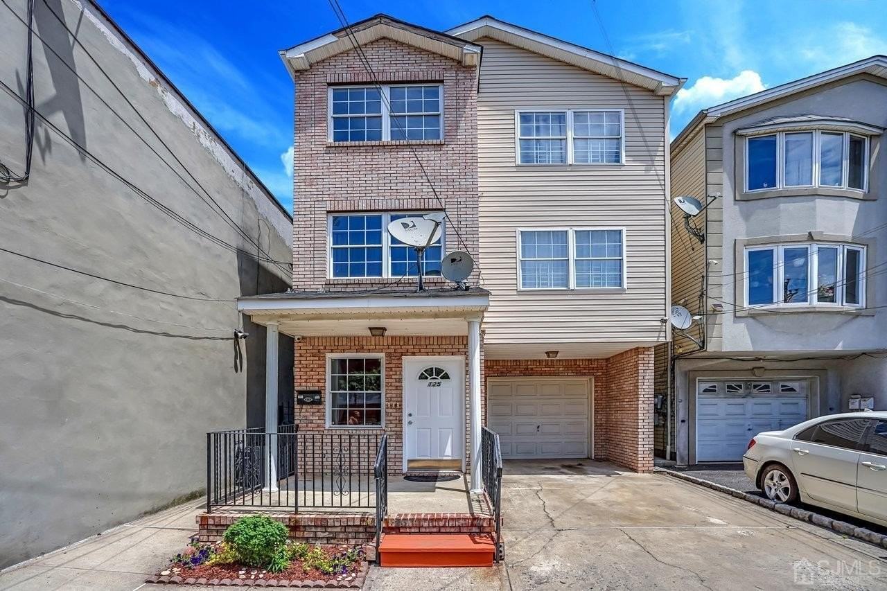 125 Elizabeth Ave - Photo 2 of 17