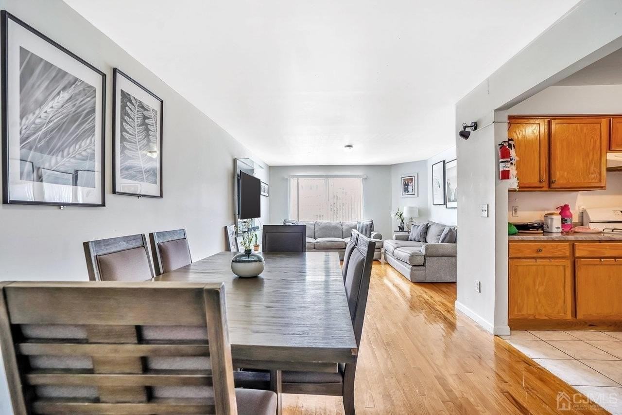 125 Elizabeth Ave - Photo 4 of 17