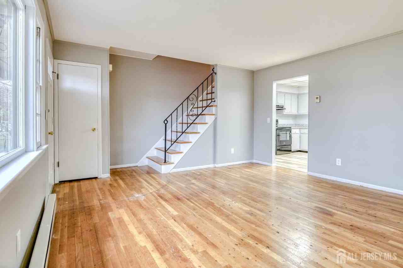 347 Lincoln Blvd - Photo 4 of 25