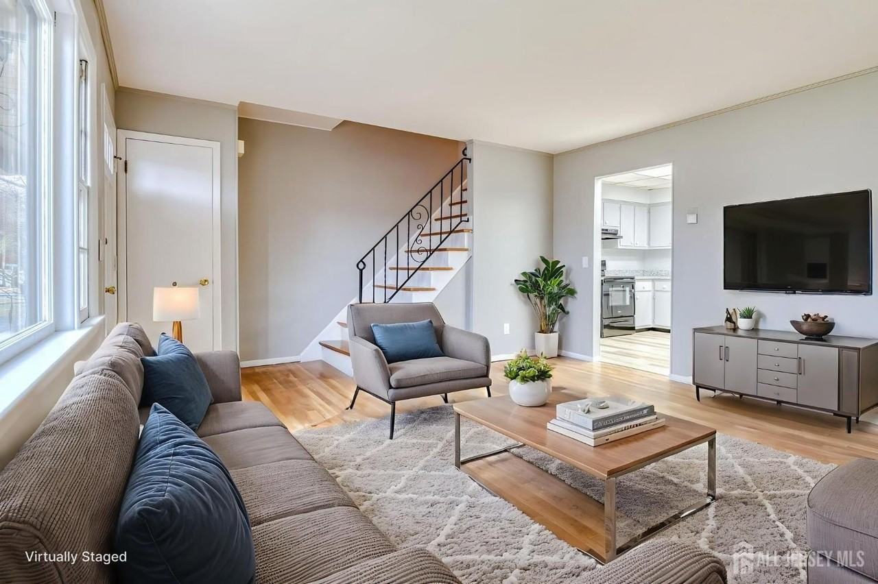 347 Lincoln Blvd - Photo 5 of 25