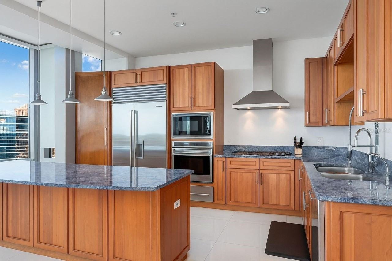 150 E Robinson St #29B - Photo 7 of 27