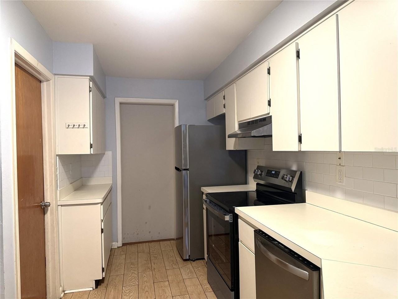 8840 Martinique Ln - Photo 6 of 31