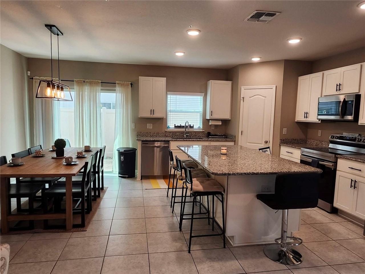 4718 Legendary Oaks St - Photo 3 of 21