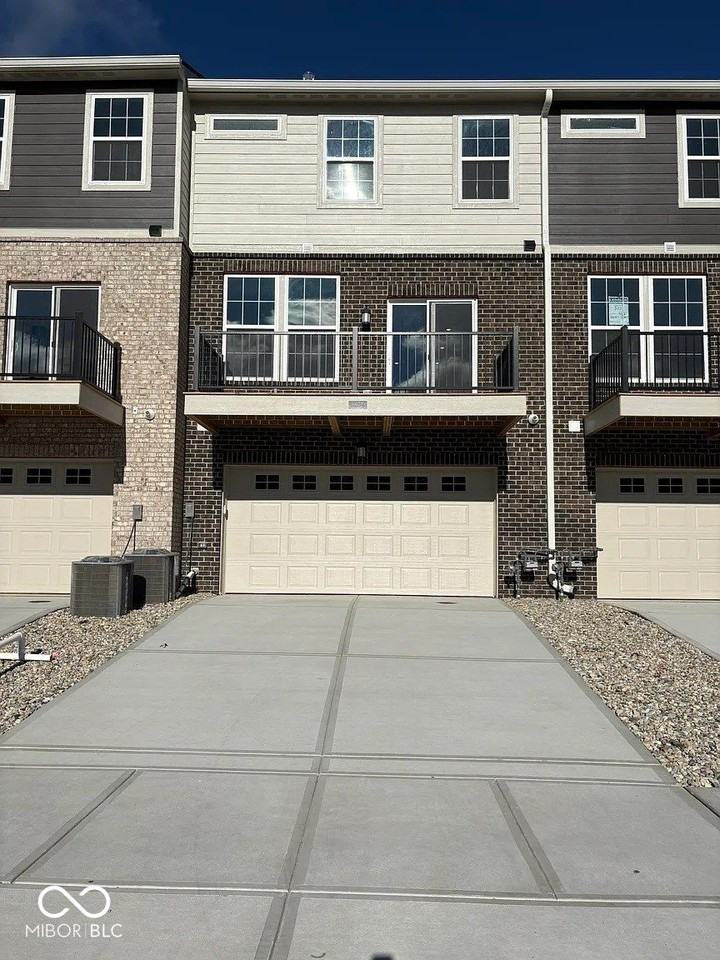 6672 Halsey St - Photo 2 of 24