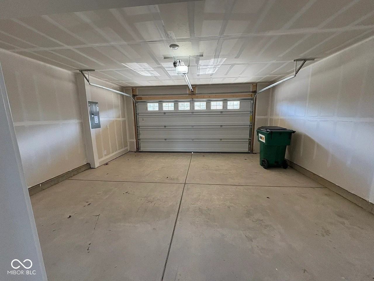 6672 Halsey St - Photo 3 of 24