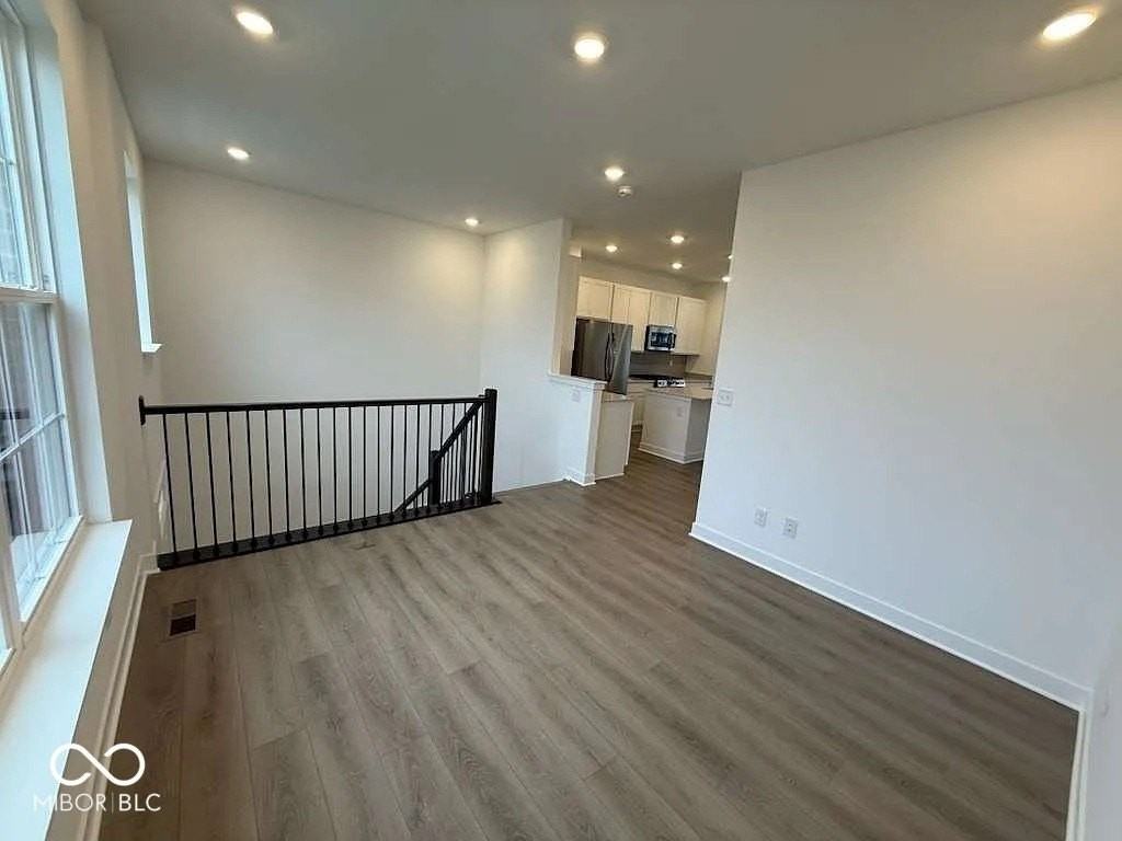 6672 Halsey St - Photo 7 of 24