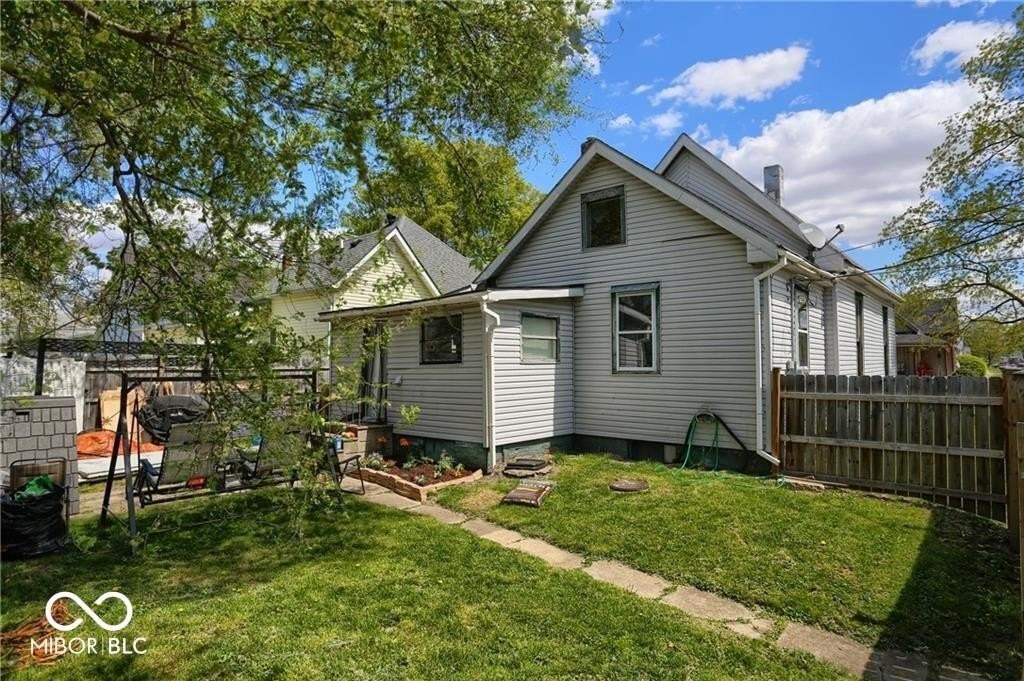 879 S Tompkins St - Photo 2 of 8