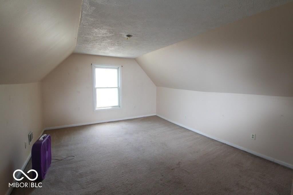 879 S Tompkins St - Photo 4 of 8