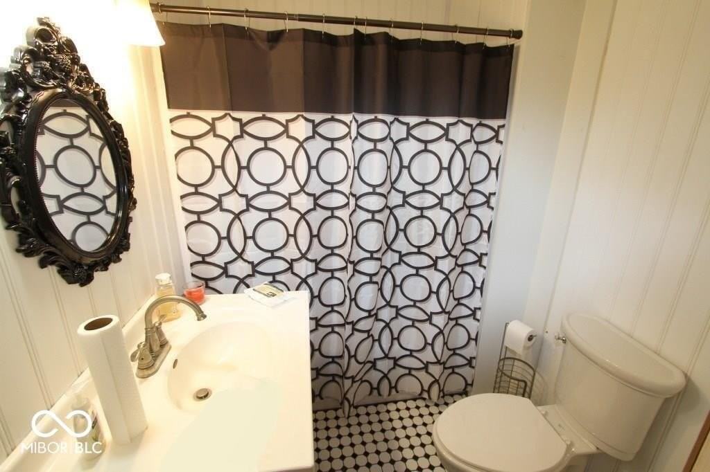 879 S Tompkins St - Photo 6 of 8