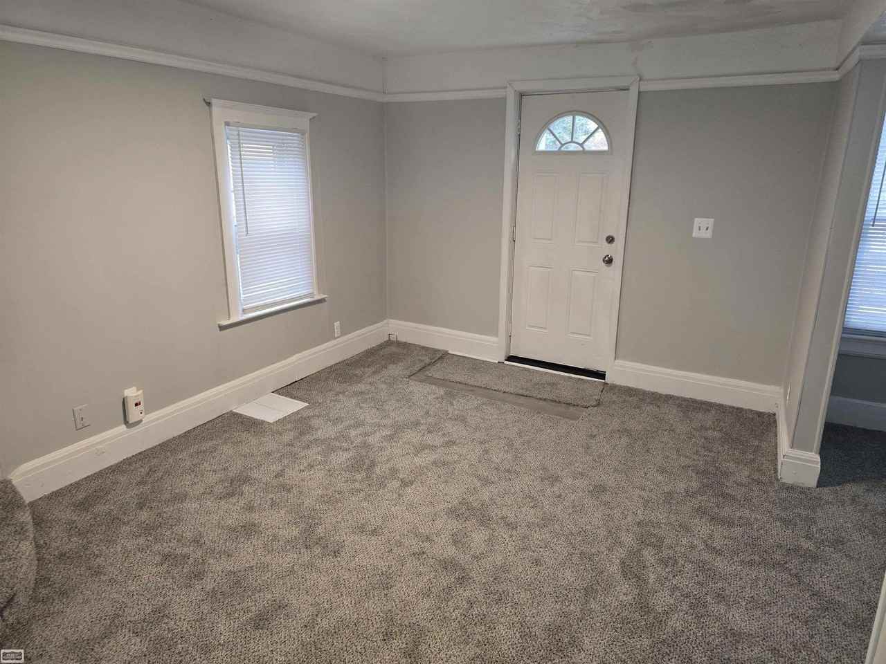 33130 Robeson St - Photo 4 of 24