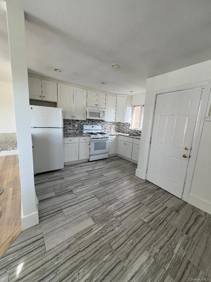 411 W Park Ave - Photo 4 of 16