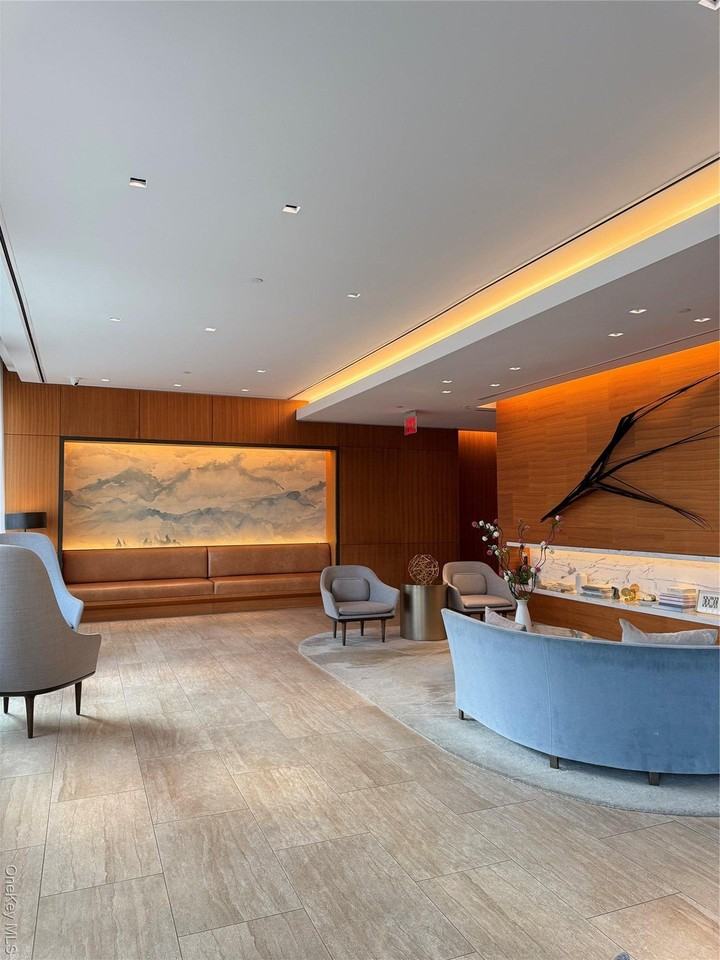 13835 39th Ave Apt 4b #4B - Photo 2 of 19