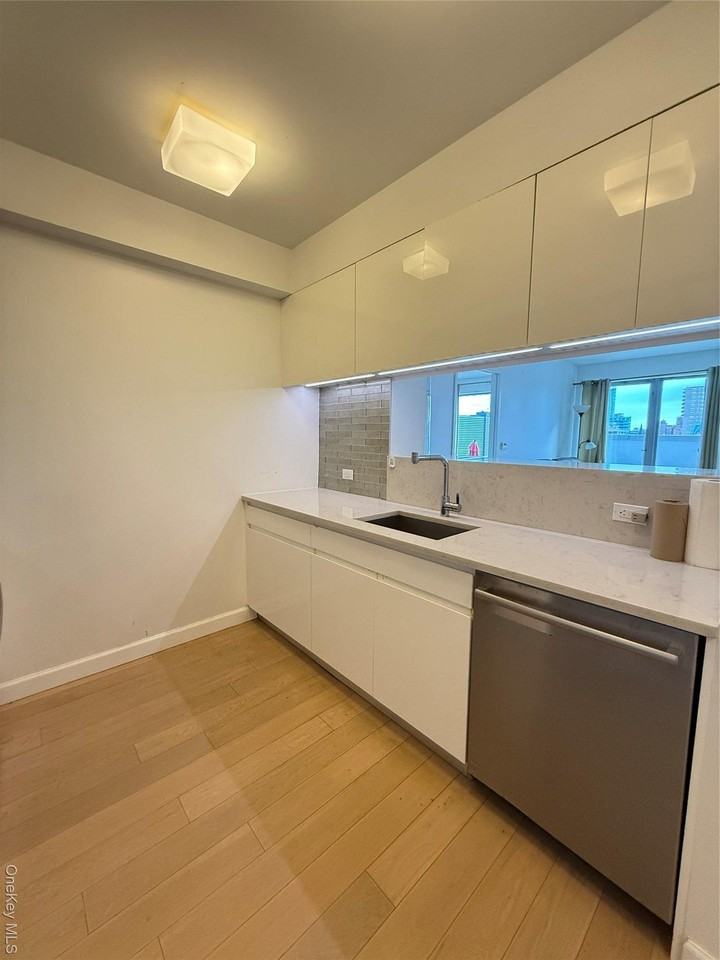 13835 39th Ave Apt 4b #4B - Photo 5 of 19