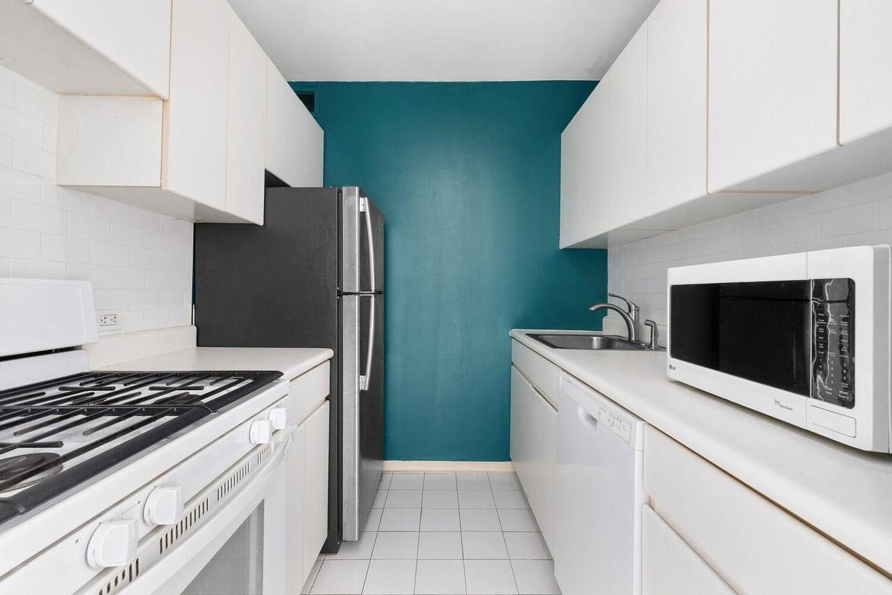 250 S End Ave Apt 3f #3F - Photo 3 of 4