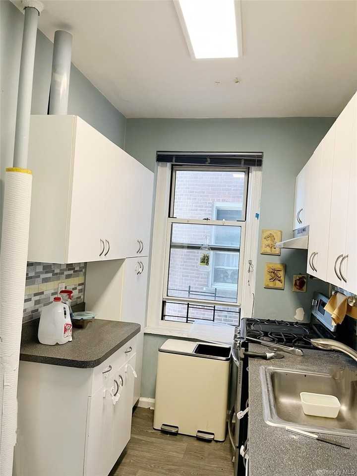 7540 Austin St Apt 4hr #4HR - Photo 4 of 8