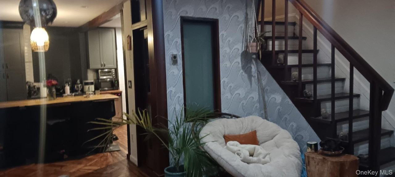 418 E Olive St - Photo 3 of 8