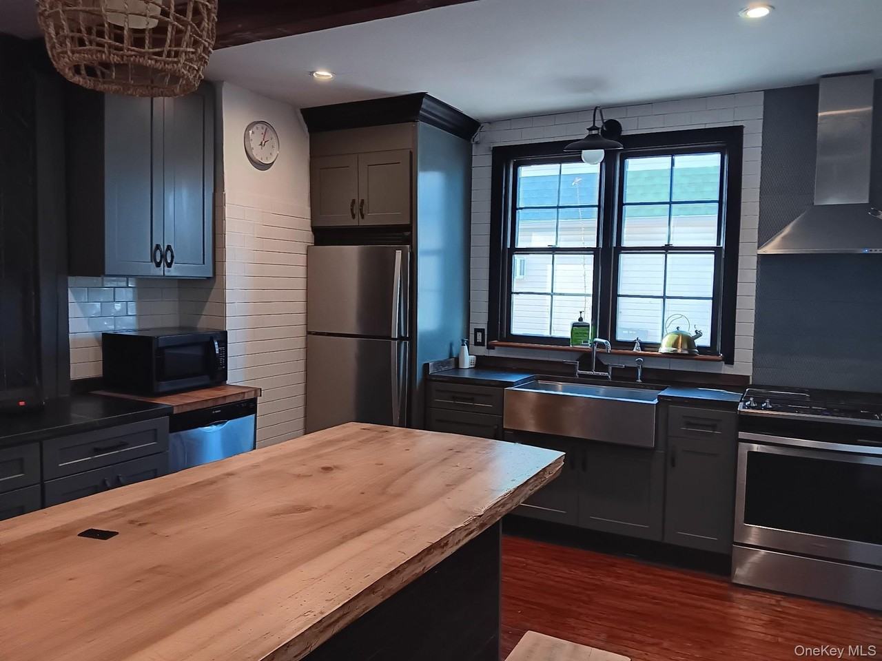 418 E Olive St - Photo 5 of 8