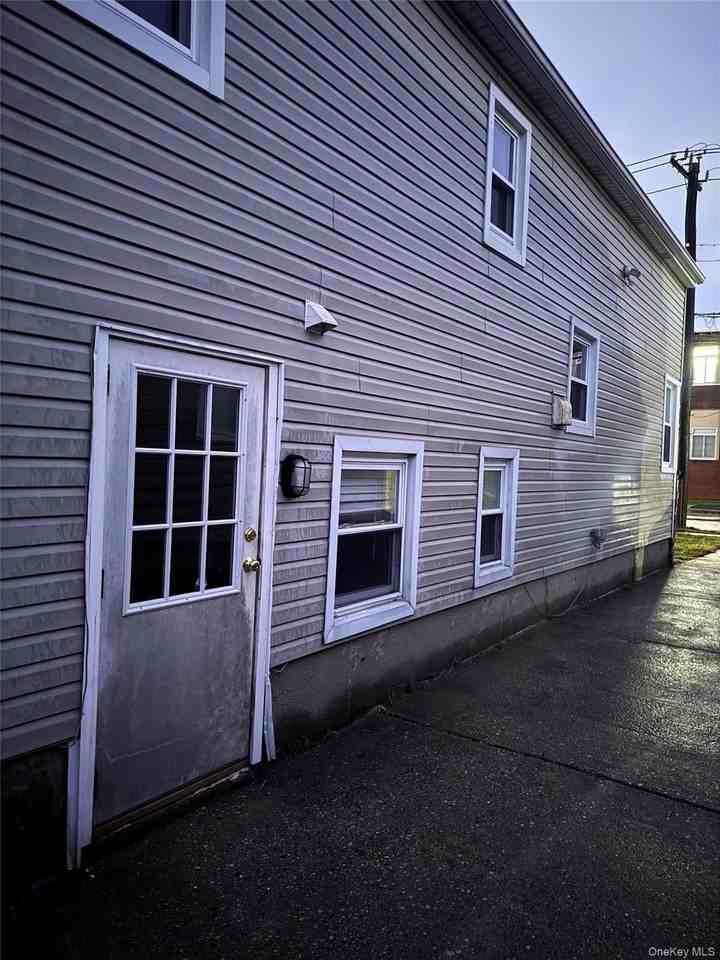 62 Warwick Rd Unit 2 #2 - Photo 6 of 7