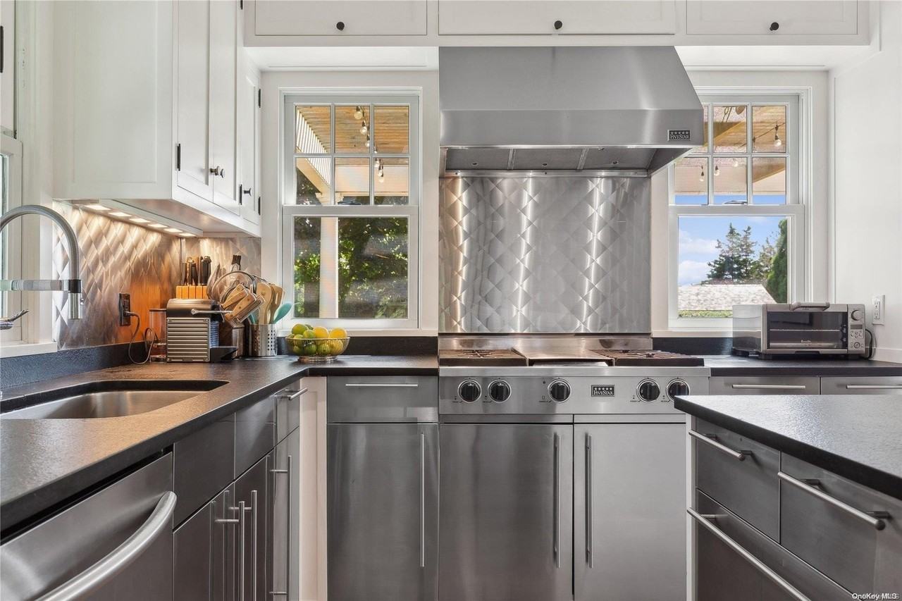 2803 Montauk Hwy - Photo 7 of 34