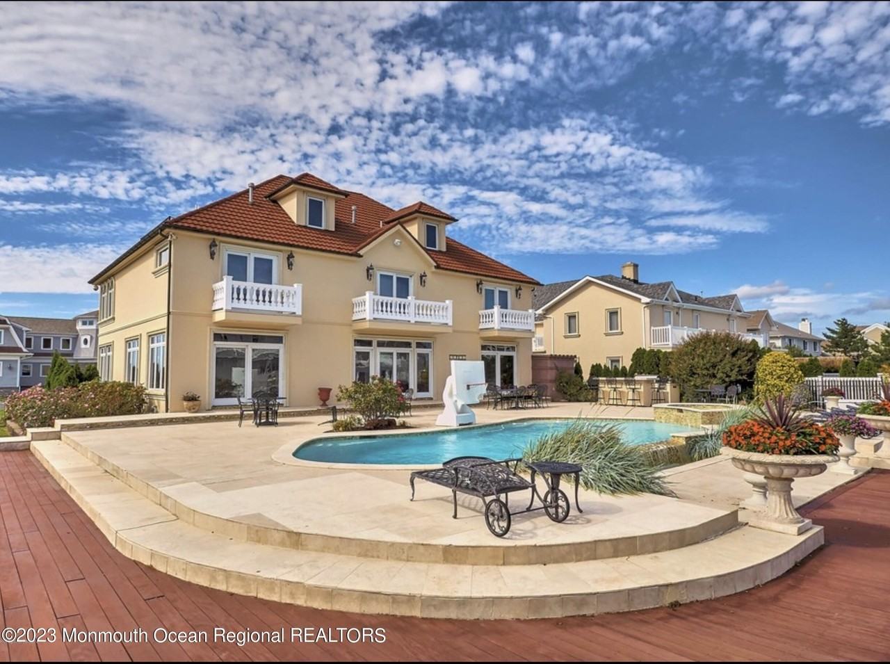 220 Pointe Drive - Photo 2 of 30