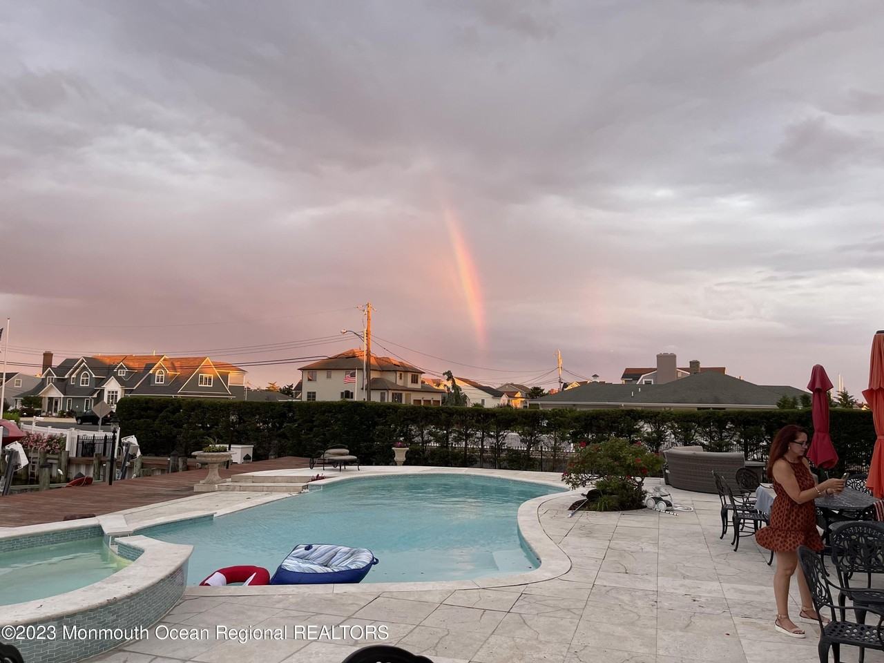 220 Pointe Drive - Photo 3 of 30