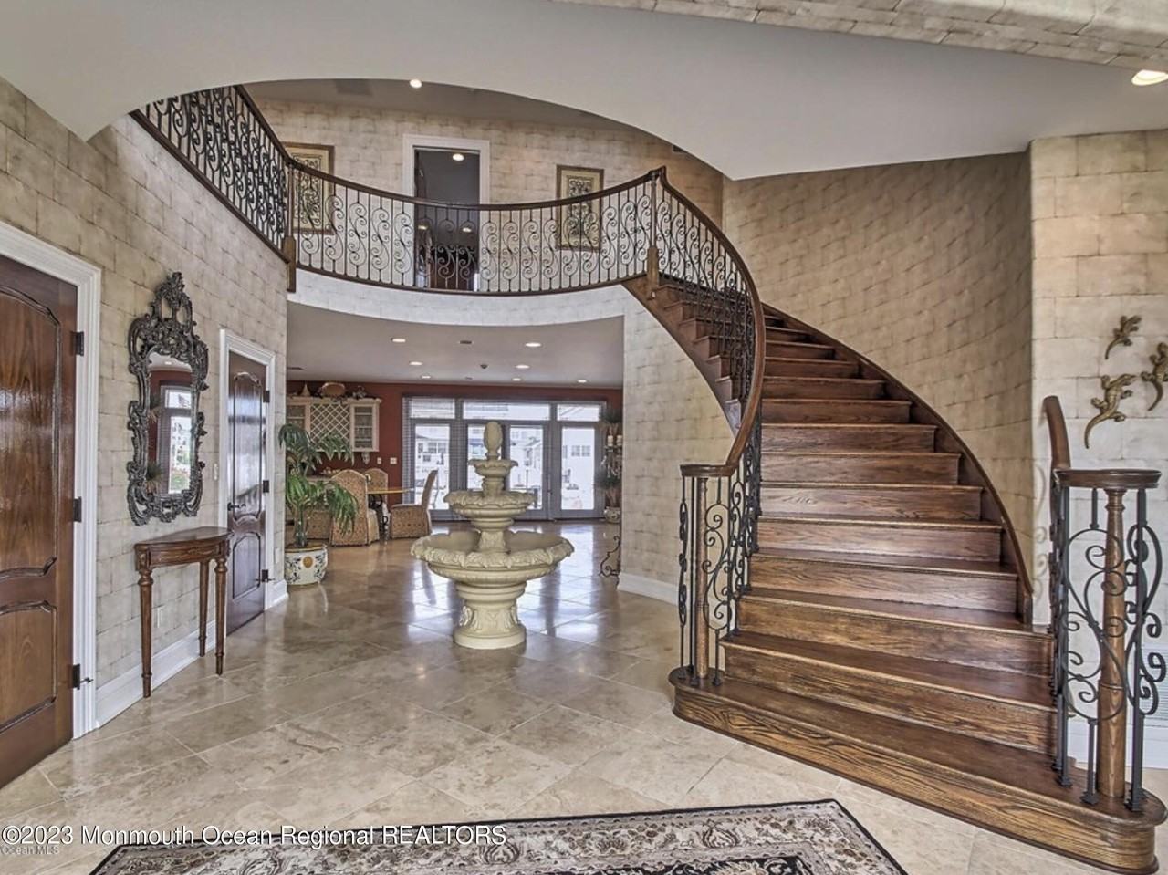 220 Pointe Drive - Photo 5 of 30