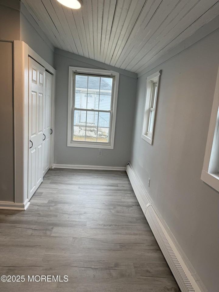 79 Pineview Ave - Photo 4 of 20