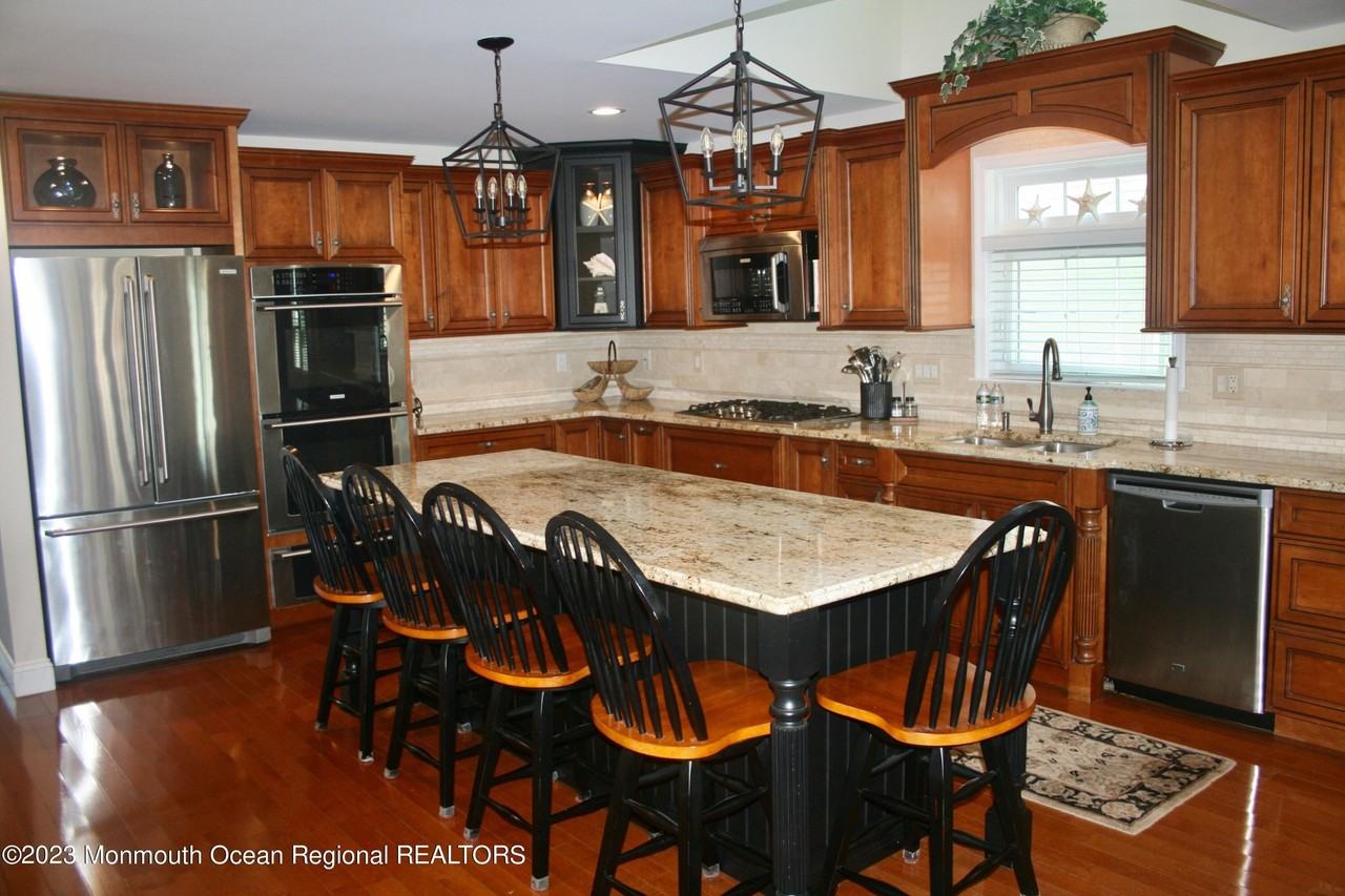 22 Pershing Blvd - Photo 7 of 32