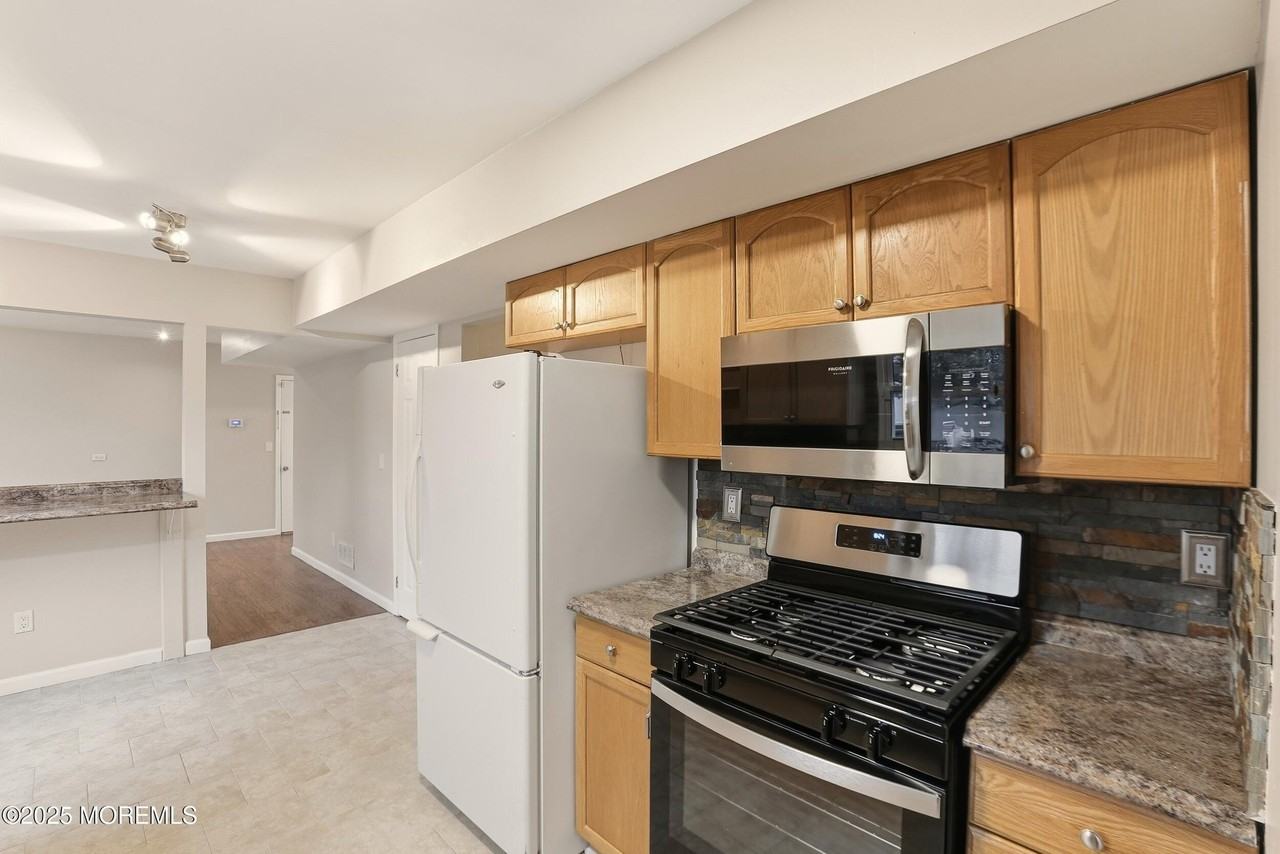 556 Kirk Ln - Photo 5 of 15