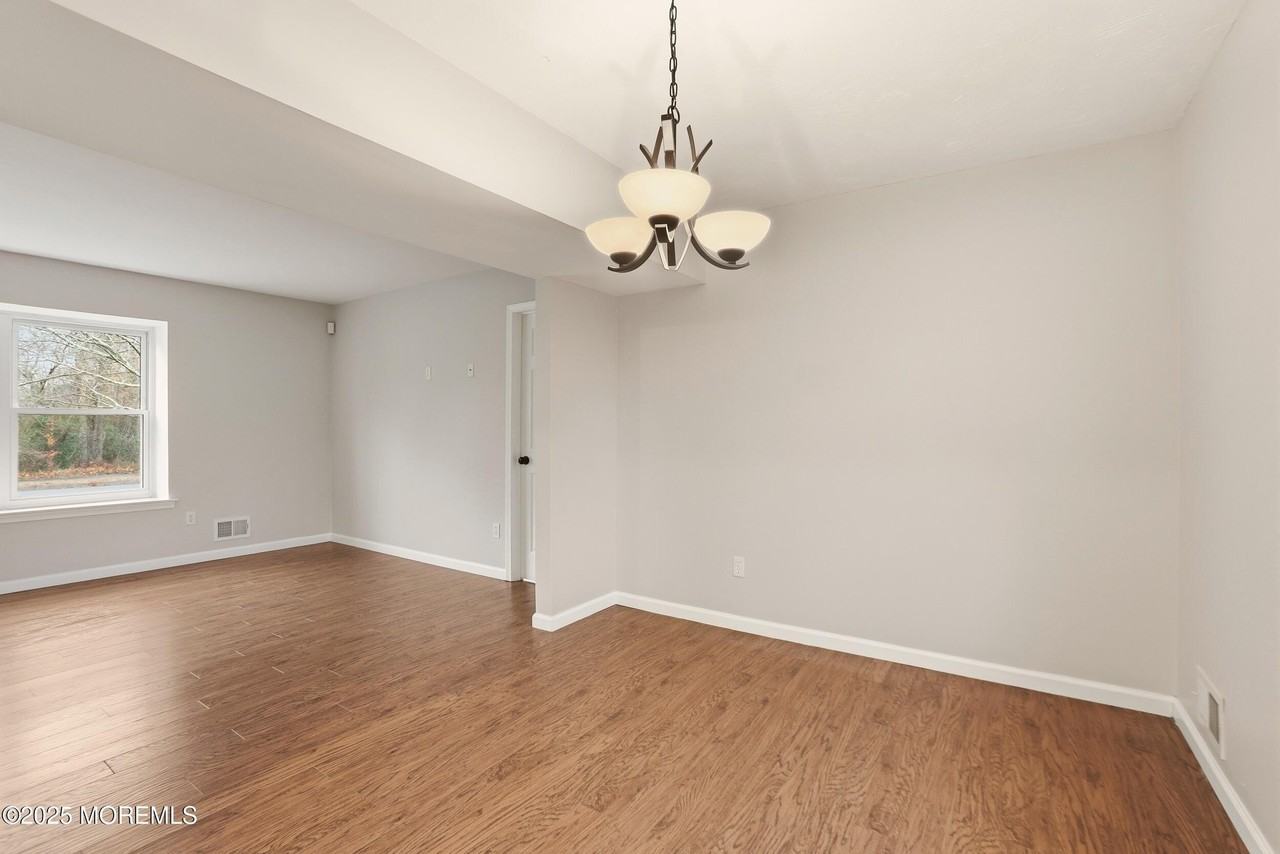 556 Kirk Ln - Photo 6 of 15