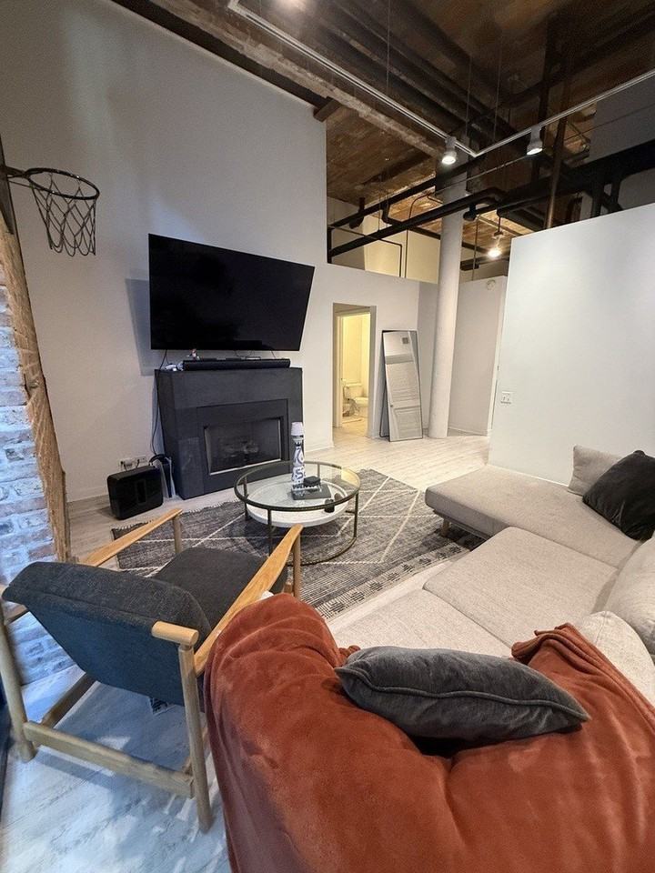 222 South Racine Avenue #207 - Photo 3 of 29